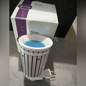 Scentsy Stripe Warmer